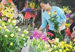 Những mặt hàng 'hét' giá ngày rằm tháng Giêng