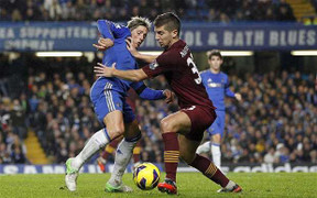 Man City - Chelsea: Hãy nhìn MU mà học