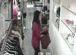 Clip: Thiếu nữ sành điệu trộm đồ nhanh như chớp