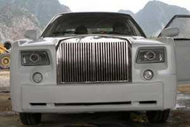 Chế Rolls Royce ở VN tốn 240 triệu