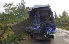 Xe khách húc đuôi xe ben, 8 người thương vong