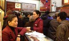Giá vàng 'nhảy múa', vì sao dân bình thản