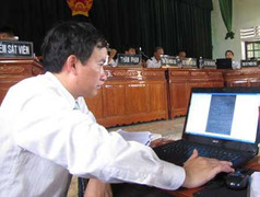 Đê hèn 'Muốn ly dị, chồng nhờ bạn hiếp dâm vợ'