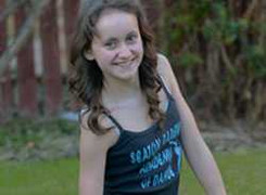 Nữ sinh có cột sống cong như con rắn