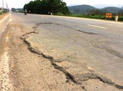 Đường trăm tỉ 'nát bươm' sau 1 năm thông tuyến