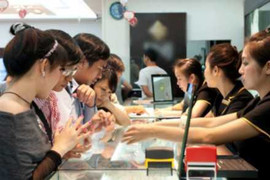 Hàng nữ trang tung chiêu khuyến mại dịp 8/3