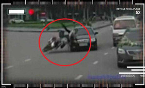 Clip: Lao xe tốc độ kinh hoàng vào đoàn rước dâu