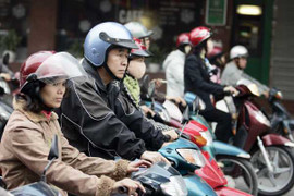 Mũ bảo hiểm ‘xịn’ của người Việt nhẹ nhất thế giới?