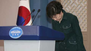 Bế tắc chính trị, nữ Tổng thống Hàn Quốc xin lỗi dân