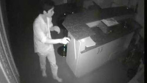 Clip: Trộm lùng sục trong nhà, cuỗm đi 200 triệu đồng