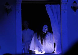 Dọa ma gây kinh hãi bị đánh no đòn