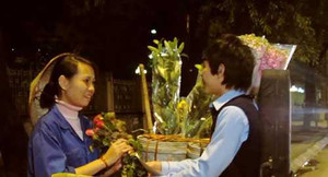 Clip 8/3 ‘Ai cũng có quà’ xôn xao cư dân mạng