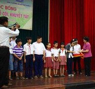 Vinamilk trao học bổng cho học sinh nghèo tại Bến Tre