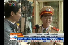 Video: CSGT cười trừ, không phân biệt được mũ thật, giả