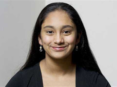 Bé gái 12 tuổi thông minh hơn Einstein