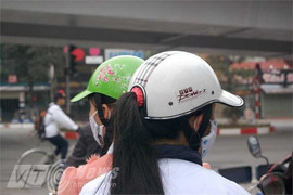Phạt mũ bảo hiểm dỏm: CSGT vẫn phải chờ hướng dẫn