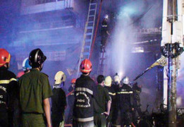 Video: Cháy nhà kinh hoàng giữa đêm, 3 người chết