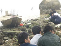 Xót xa nữ sinh tự tử vì làm mất ghế của lớp