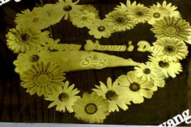 Thiệp, ảnh chân dung dát vàng bạc triệu cho 8/3