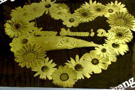 Những món quà 8/3 giản dị được dát vàng ở Hà Nội