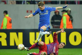 Bó tay với pha rê bóng của Torres