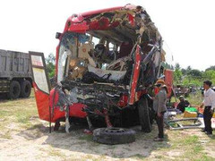 Tai nạn 11 người chết: Tỉnh dậy thấy người đầy máu