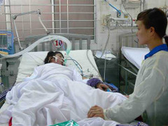 Cấp cứu chồng bị cắt 'của quý', vợ tự tử