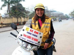 Xe ôm 'gái xinh' tại Hà Nội
