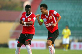 Văn Quyến im tiếng, V.Ninh Bình vẫn thắng to