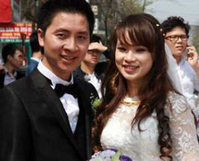 Lễ cưới 'lạ' của CEO kiếm 5 triệu USD/năm