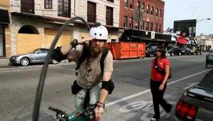 Độc đáo xe đạp lộn vòng tròn