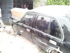 'Xe điên' lao kinh hoàng, húc tung nhà dân giữa đêm