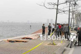 Hà Nội: Phát hiện xác đàn ông nổi trên mặt hồ Tây