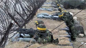 Video: Binh sĩ Triều Tiên tập trận, trình diễn võ thuật