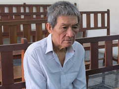 Nam sinh và cụ ông rủ nhau ra tòa vì rượu