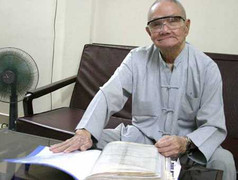 Cụ ông 98 tuổi leo núi tìm kho báu 4.000 tấn vàng