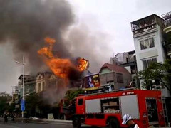 Nguyên nhân vụ cháy ngút trời khiến nhà 5 tầng đổ sập