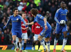 MU, Chelsea lao vào 'cối xay thể lực'