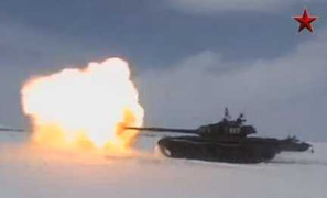 Clip: Tăng T-72 Nga tập trận giữa thời tiết khắc nghiệt