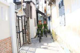 Ảnh: Theo chân cảnh sát đạp xe tuần tra an ninh