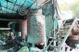 Xác bảo vệ bị nghiền nát trong máy xay bột giấy