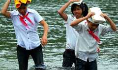 Học sinh 'làng đu dây' sẽ qua sông miễn phí