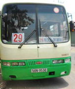 Đắng lòng xe buýt kéo rê, cán chết người đi bộ