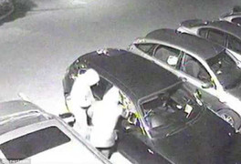 Clip: Cuỗm BMW trong nháy mắt lọt camera an ninh