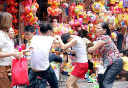 Rủ mẹ chồng, con gái đi đánh ghen kinh hoàng