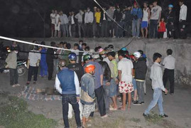 Xác nam thanh niên mất hai tay nổi dưới sông