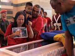 Thế giới 24h: Khó ướp xác cố Tổng thống Chavez