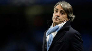 Thua thảm Everton, Mancini lại 'học đòi' Sir Alex