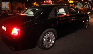 Rolls Royce Ghost EWB vi vu phố Sài Gòn