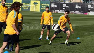 Barca trình diễn 'bóng ma' siêu đẳng